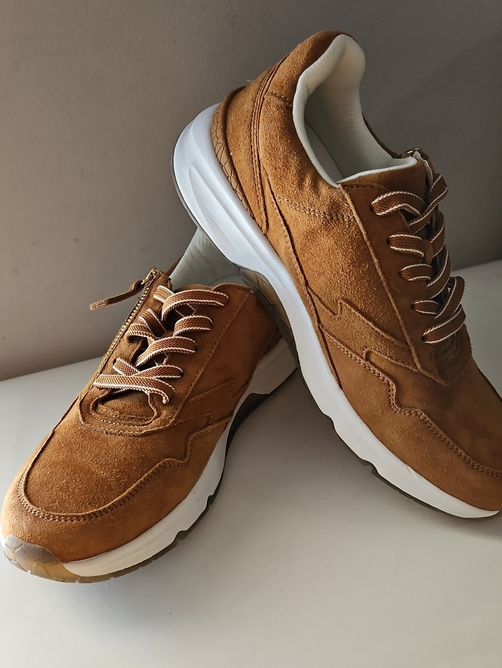 NWOT NACARAT EUROPEAN PECAN SUEDE SNEAKERS SZ 8